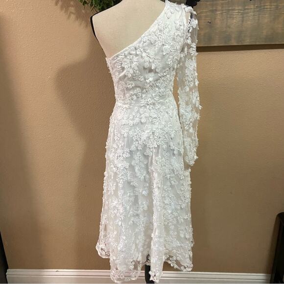 NWOT Lulus Eloquent Elegance White Embroidered Lace One-Shoulder Midi Dr… - Picture 5 of 10